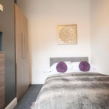 Centralized Private 4 Bedroom House At Hanley With Free Parking Etruria Εξωτερικό φωτογραφία