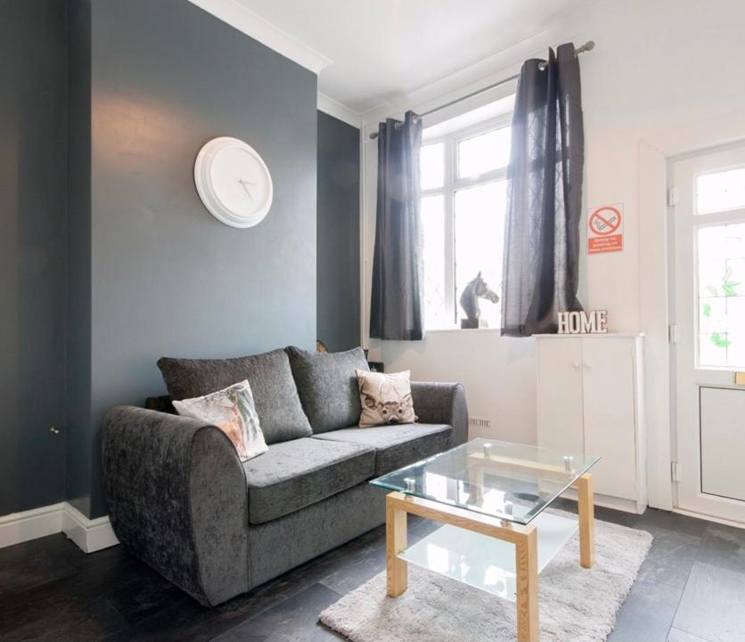 Centralized Private 4 Bedroom House At Hanley With Free Parking Etruria Εξωτερικό φωτογραφία